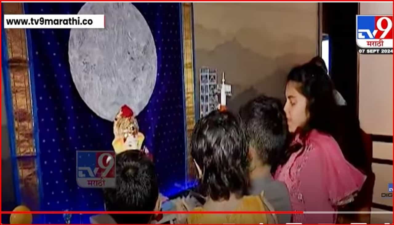 गडकरी यांच्या घरी कच्च्याबच्च्यांनी गणपती आणलाय... गडकरी यांच्या घरी कच्च्याबच्च्यांनी गणपती आणलाय...
