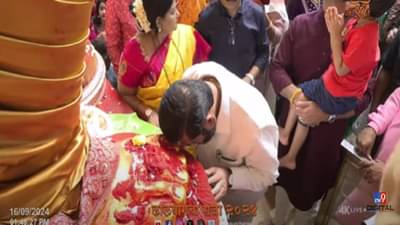 मुख्यमंत्री शिंदे आपल्या परिवारासह लालबागच्या राजा चरणी लीन, काय साकडं घातलं?