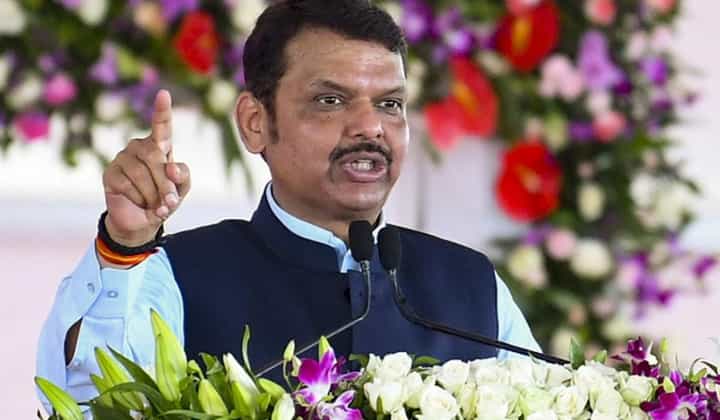 फडणवीस म्हणाले, 'सकाळच्या भोंग्याला विचारायचंय, आता कसं...', हरियाणाच्या निकालानंतर राऊतांना डिवचलं फडणवीस म्हणाले, 'सकाळच्या भोंग्याला विचारायचंय, आता कसं...', हरियाणाच्या निकालानंतर राऊतांना डिवचलं
