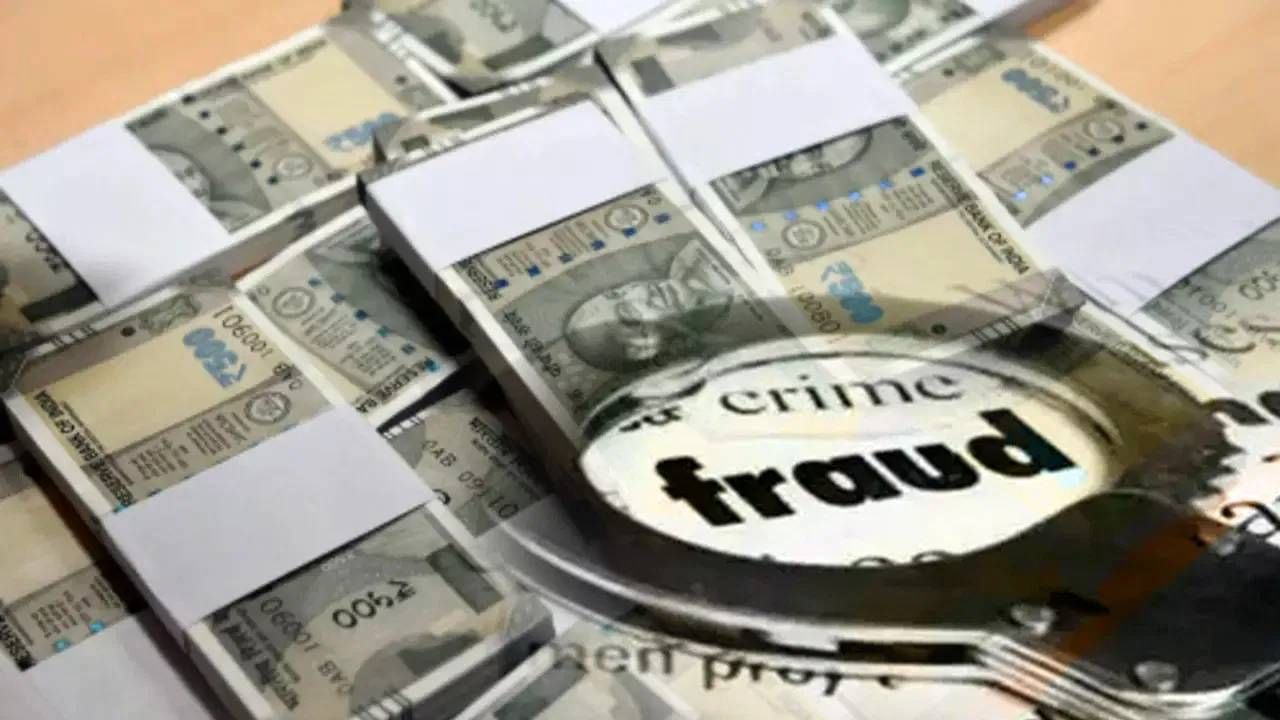 इस्रो, नासामध्ये नोकरीचं आमिष दाखवून शेकडो तरूणांची फसवणूक , 6 कोटी... इस्रो, नासामध्ये नोकरीचं आमिष दाखवून शेकडो तरूणांची फसवणूक , 6 कोटी...
