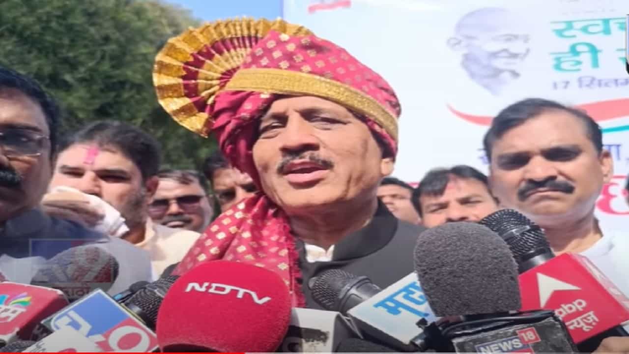 मुख्यमंत्री पदाचा चेहरा कोण? मंत्री गिरीश महाजन यांनी थेट नावच घेतलं मुख्यमंत्री पदाचा चेहरा कोण? मंत्री गिरीश महाजन यांनी थेट नावच घेतलं