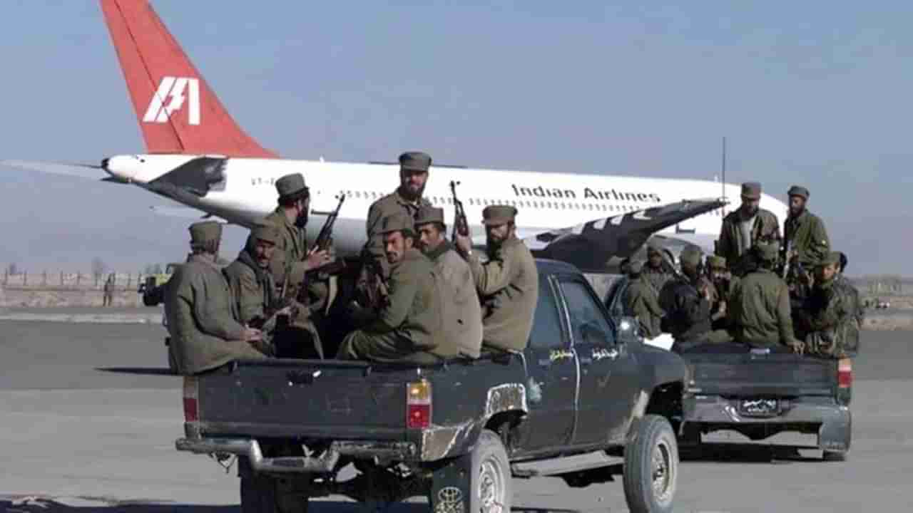 Kandahar Hijack : सरकारी अधिकाऱ्याच्या नावाने केलेल्या एका फेक कॉलमुळे सारा प्लान फसला, नेमके काय घडले ?