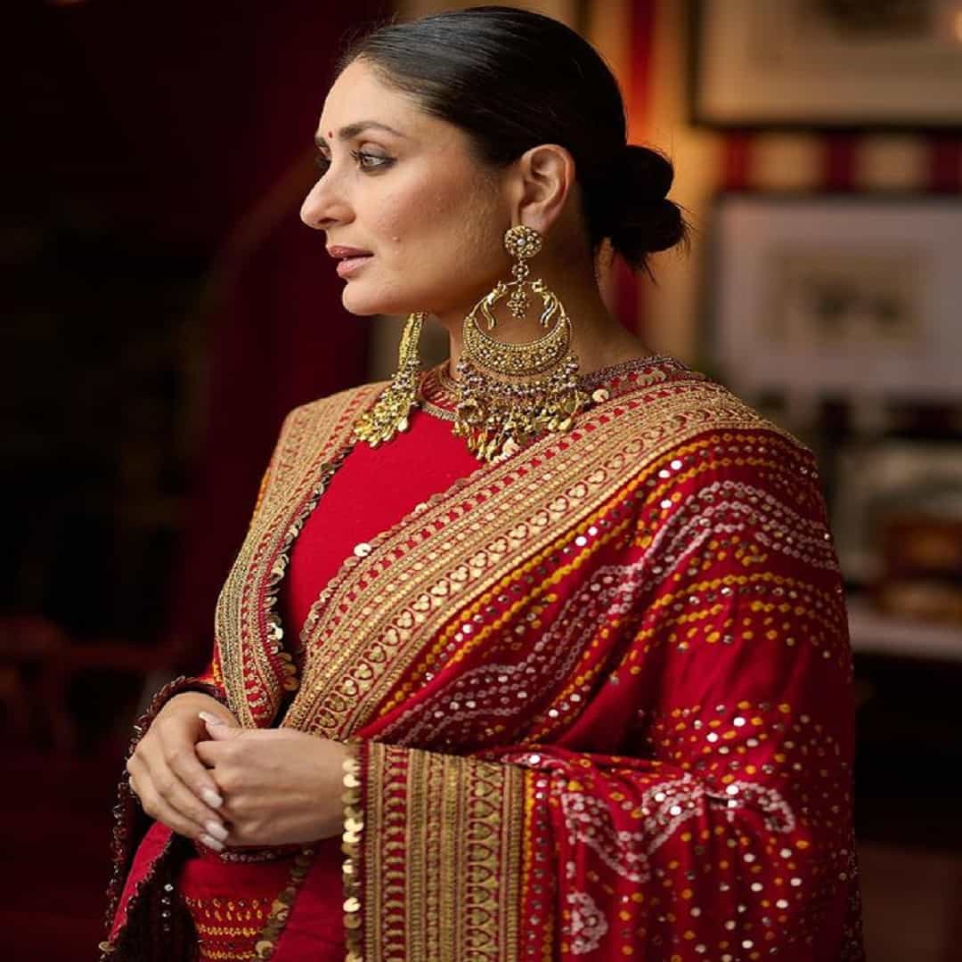 अभिनेत्री करीना कपूर हिला आज कोणत्या ओळखीची गरज नाही. अनेक सिनेमांमध्ये महत्त्वाची भूमिका साकारत करीनाने चाहत्यांचं मनोरंजन केलं.