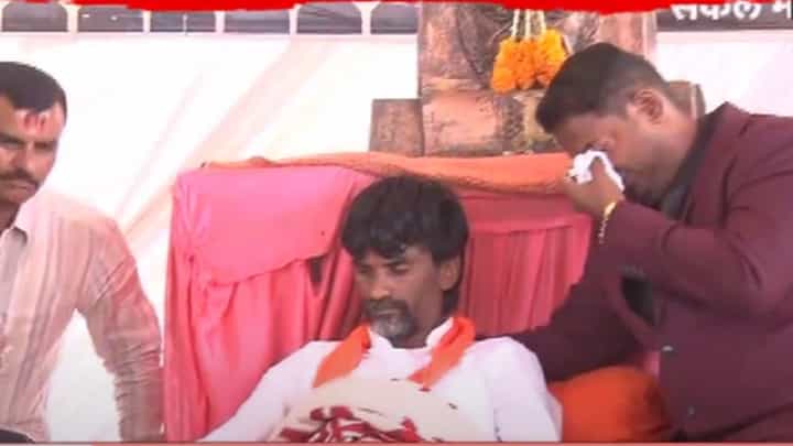 मनोज जरांगे पाटलांची प्रकृती खालावली, आमरण उपोषण सुरूच मनोज जरांगे पाटलांची प्रकृती खालावली, आमरण उपोषण सुरूच