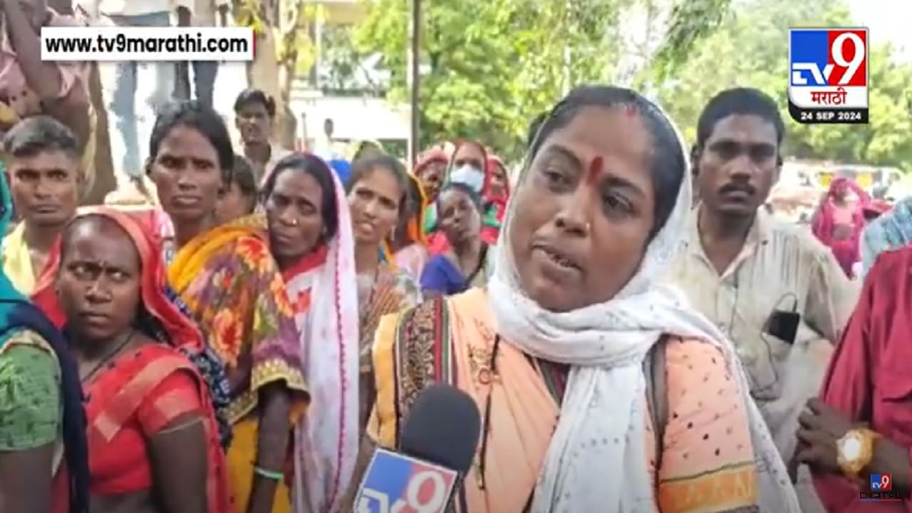 Ladki Bahin Yojana : लाभार्थी होण्यासाठी 'लाडक्या बहिणीं'चे मोठे हाल, रात्रभर बँकेच्या बाहेर उभ्या अन्...