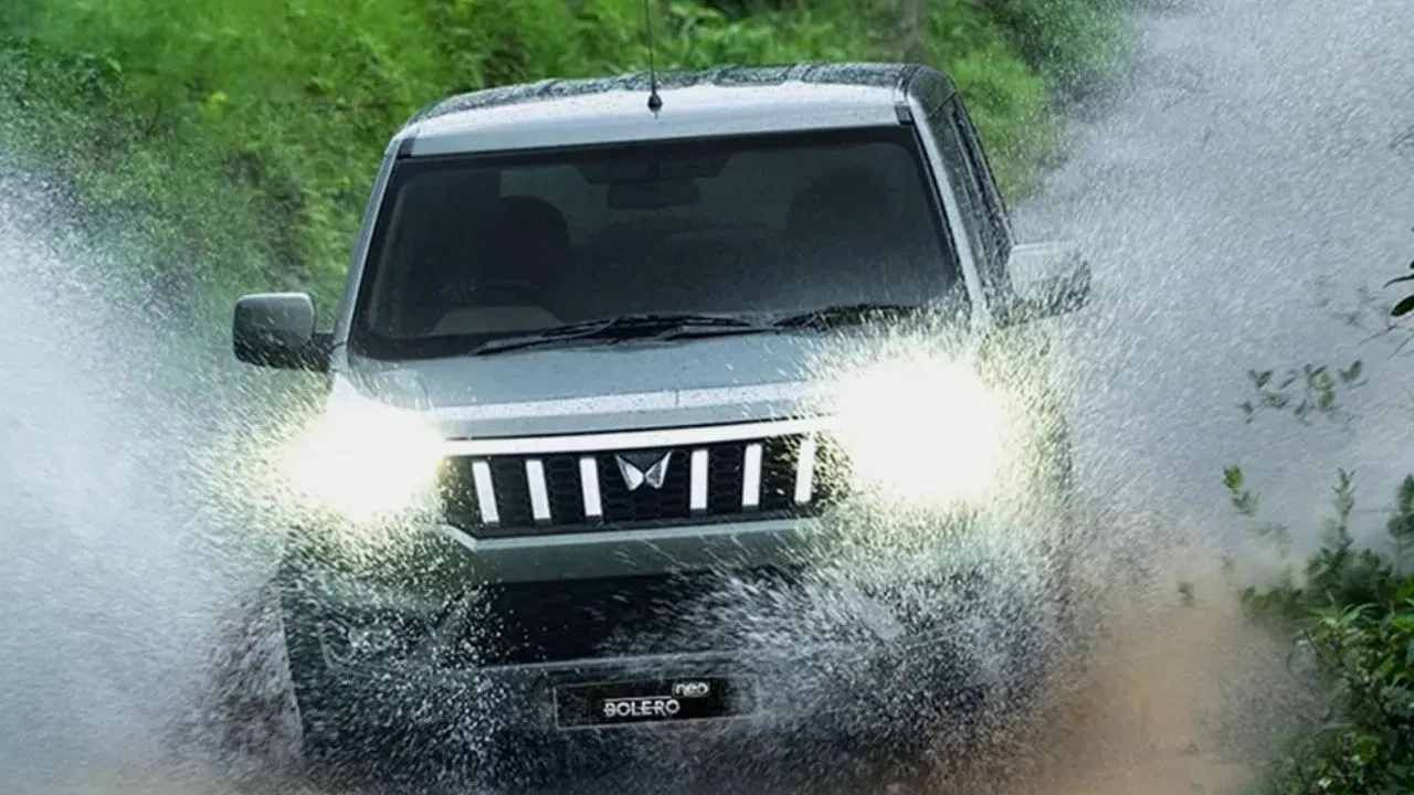 Mahindra Bolero Neo एसयूवी तुम्ही 85 हजार रुपये डिस्काऊंटसह खरेदी करु शकता.  फोर मीटर कारची किंमत 9.95 लाख ते 12.15 लाख रुपये (एक्स-शोरूम) दरम्यान आहे