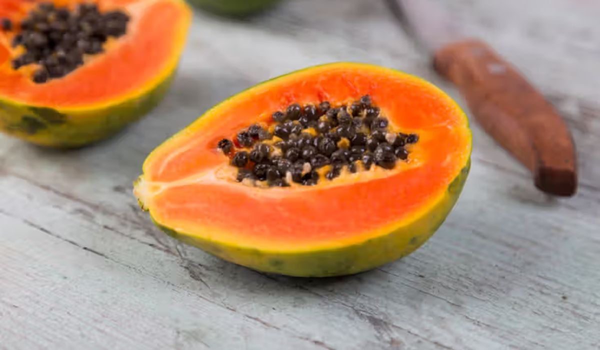 Papaya Side effects : पपई खाणे या लोकांनी टाळावे, कोणासाठी ठरु शकते हानिकारक