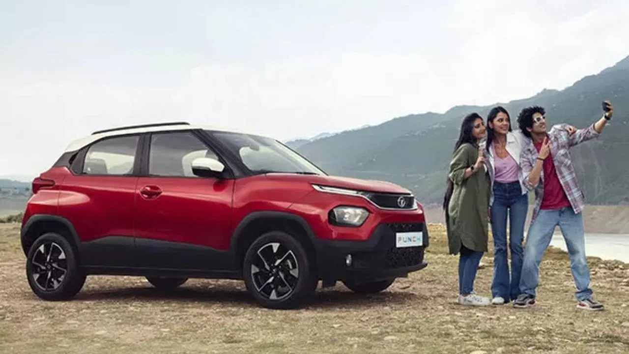 Tata Punch SUV वर 15 हजार रुपयापर्यंत डिस्काऊंट मिळतोय.  भारतीय बाजारात याची किंमत 6.13 लाख ते 10.20 लाख रुपयादरम्यान आहे (एक्स-शोरूम) 