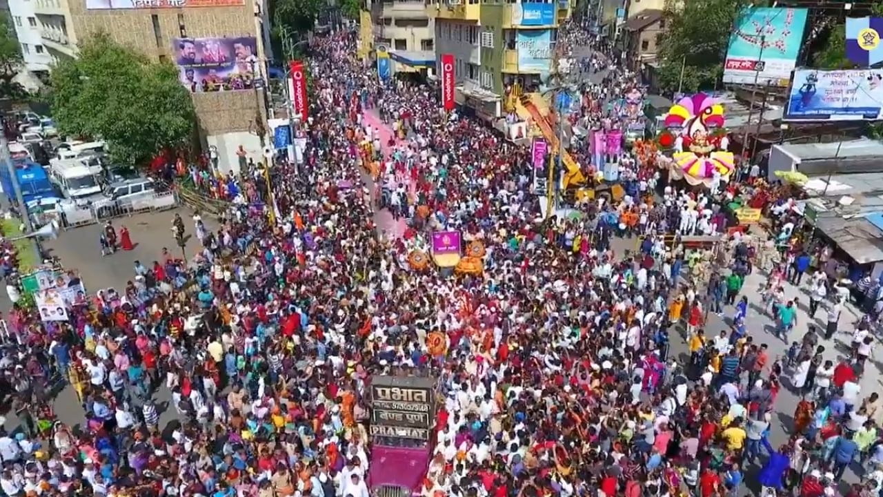 Pune Ganpati Visarjan Miravnuk :  पुण्यात यंदा तब्बल 'इतके' तास विसर्जन मिरवणूक, दोन वर्षांचा रेकॉर्ड कायम