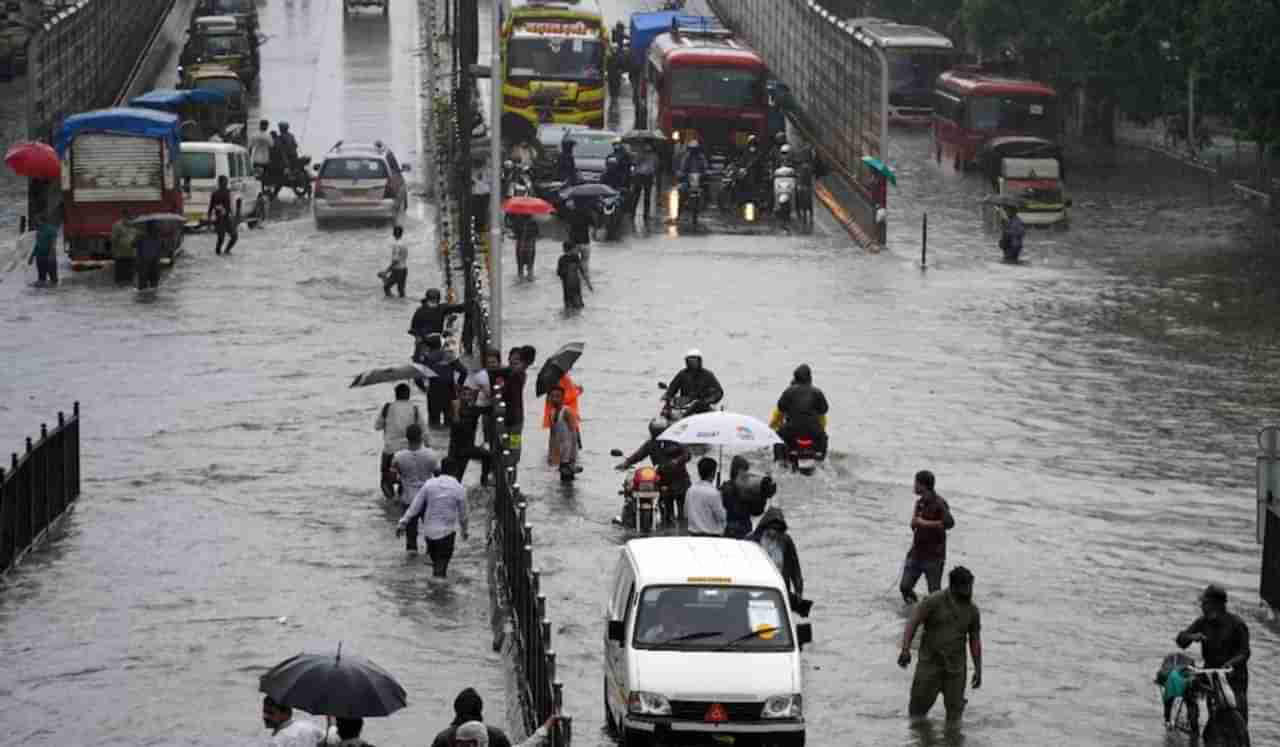 मुंबईत BMC कडून हायअलर्ट जारी, अधिकाऱ्यांना सतर्क राहण्याच्या सूचना