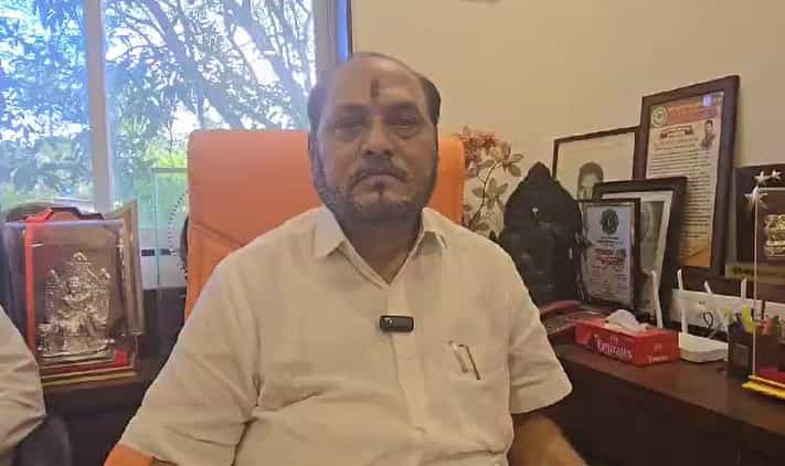 'रामदास कदम सरपटणारा साप, निवडणुकीनंतर दंश मारणार', ठाकरे गटाच्या नेत्याचा हल्लाबोल 'रामदास कदम सरपटणारा साप, निवडणुकीनंतर दंश मारणार', ठाकरे गटाच्या नेत्याचा हल्लाबोल