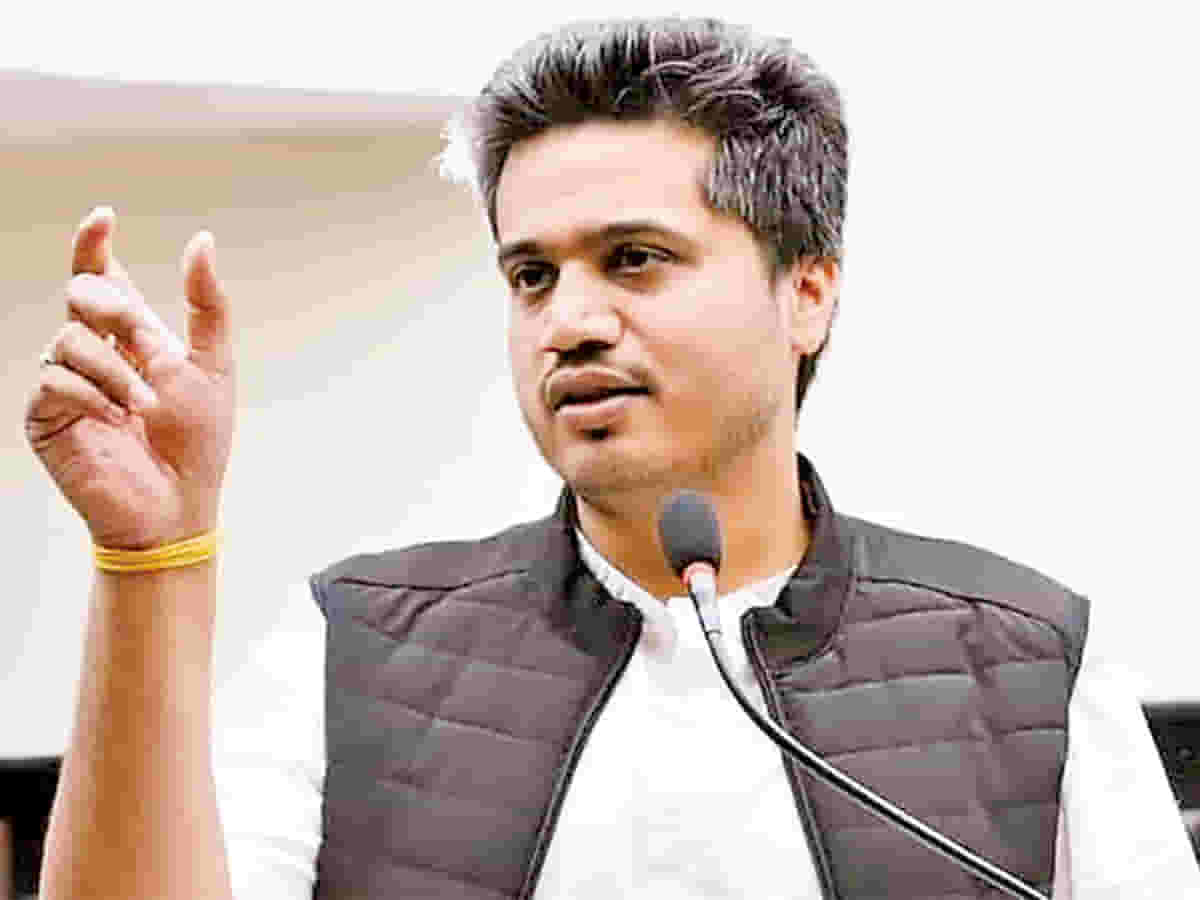 'शिवनेरी सुंदरी'वरून रोहित पवार भडकले; एसटी महामंडळाच्या नव्या अध्यक्षांवर थेट निशाणा