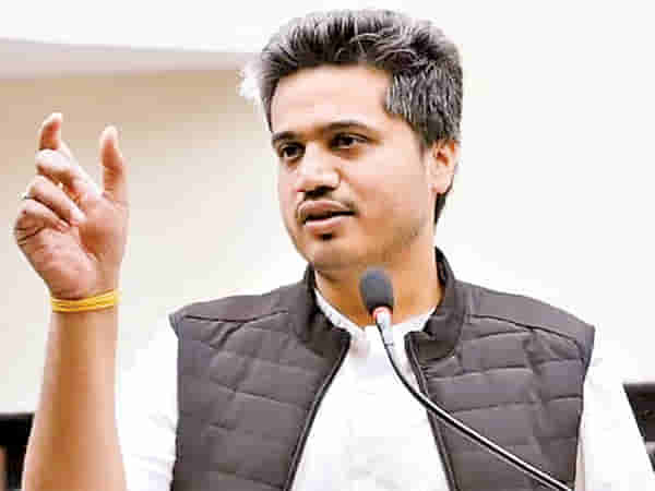 ‘शिवनेरी सुंदरी’वरून रोहित पवार भडकले; एसटी महामंडळाच्या नव्या अध्यक्षांवर थेट निशाणा