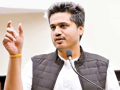 ‘शिवनेरी सुंदरी’वरून रोहित पवार भडकले; एसटी महामंडळाच्या नव्या अध्यक्षांवर थेट निशाणा