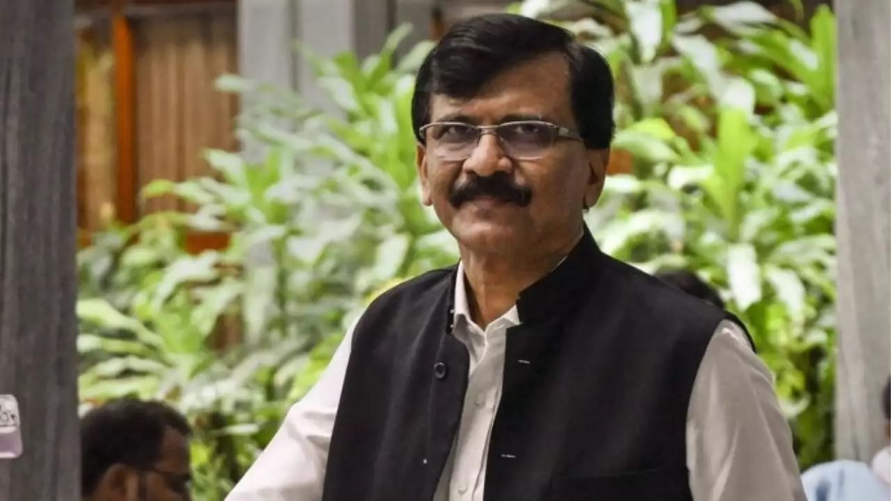 Sanjay Raut : 'संडास साफ करणारा पोरगा कधीपासून बंदुक...', संजय राऊतांचा रोखठोक सवाल