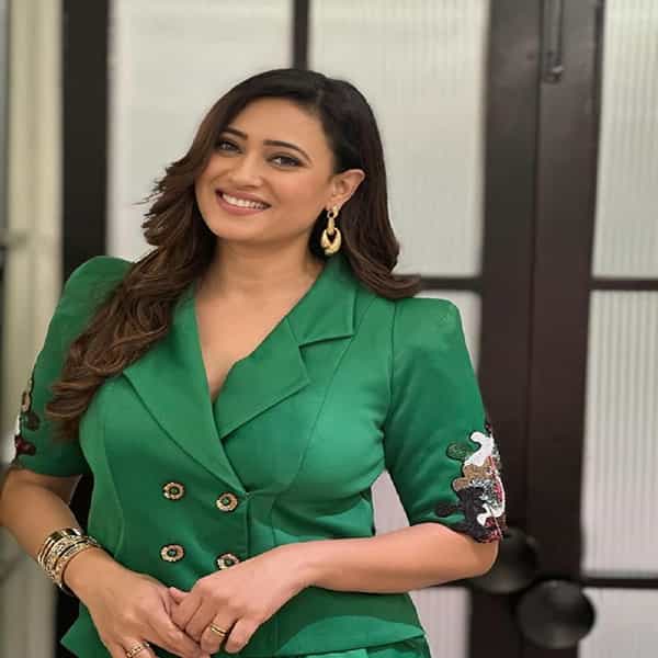 अभिनेत्री श्वेता तिवारी हिने हिरव्या रंगाच्या ड्रेसमध्ये फोटो पोस्ट केले आहेत. सध्या सर्वत्र फक्त आणि फक्त श्वेता तिवारी हिच्या फोटोंची चर्चा रंगली आहे.