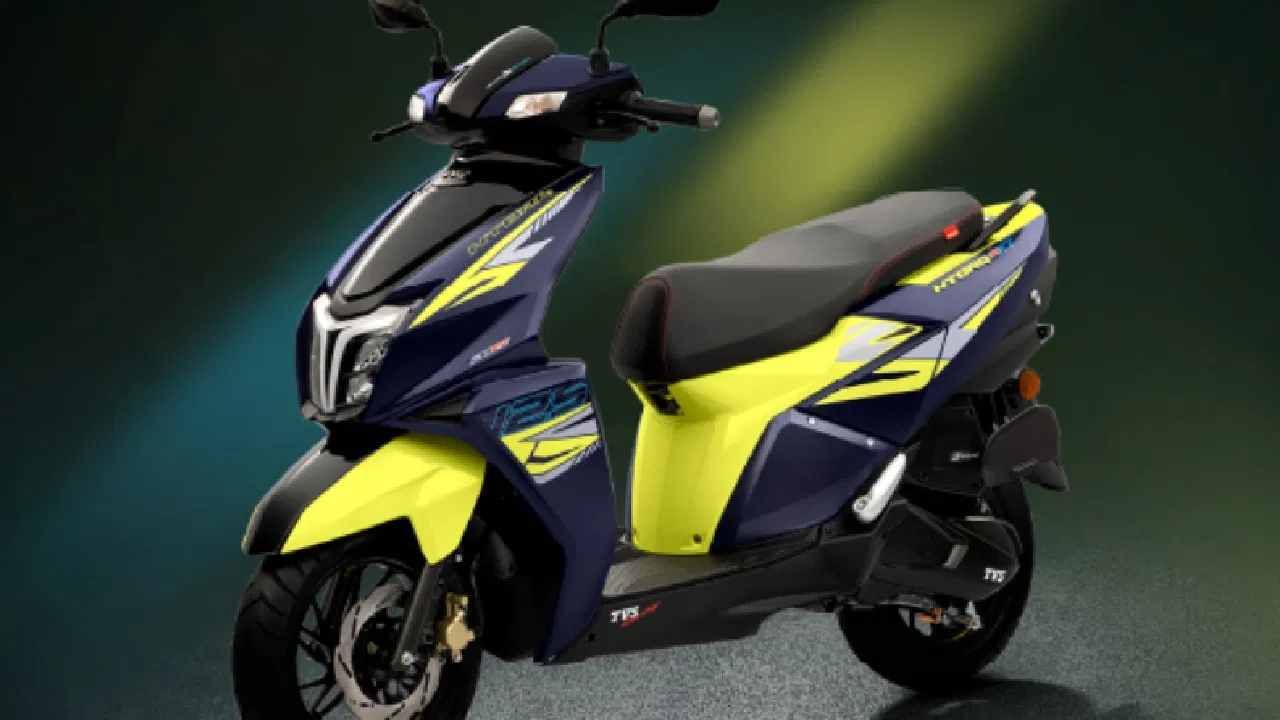 TVS NTORQ 125 : या स्कूटरची सुरुवातीची किंमत 92,471 रुपये आहे.   XT मॉडलची किंमत 1,07,471 रुपये आहे. मायलेजबद्दल बोलायच झाल्यास 47 km/l  मायलेज मिळतो. 