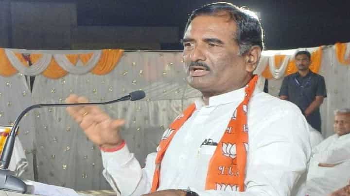 उद्धव ठाकरे गटाच्या उपशहरप्रमुखाचं बोट छाटलं; प्रतापराव चिखलीकर म्हणाले, त्यांची पात्रता... उद्धव ठाकरे गटाच्या उपशहरप्रमुखाचं बोट छाटलं; प्रतापराव चिखलीकर म्हणाले, त्यांची पात्रता...