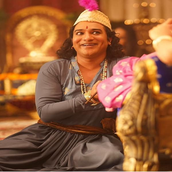 अभिनेत्री प्राजक्ता माळीचा 'फुलवंती' सिनेमा अलीकडेच प्रदर्शित झाला. पद्मविभूषण बाबासाहेब पुरंदरे यांच्या कादंबरीवर आधारित सिनेमाची निर्मिती प्राजक्ता माळी आणि मंगेश पवार यांनी केली आहे.