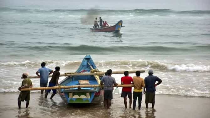 Cyclone Dana: 14 ट्रेन्स रद्द, 5 राज्यांत 56 टीम्स हाय अलर्टवर... ‘दाना’ चक्रीवादळ कधी धडकणार ?