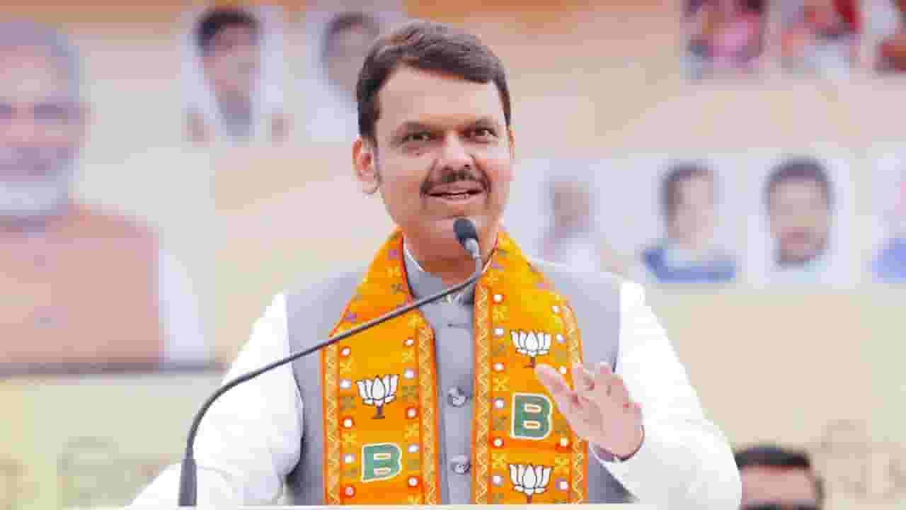 Devendra Fadnavis : '...तर त्यात चुकीचे काय? पवारांमधला जातीवाद उफाळून येतो', बटेंगे तो कटेंगेवरून फडणवीसांचा घणाघात Devendra Fadnavis : '...तर त्यात चुकीचे काय? पवारांमधला जातीवाद उफाळून येतो', बटेंगे तो कटेंगेवरून फडणवीसांचा घणाघात