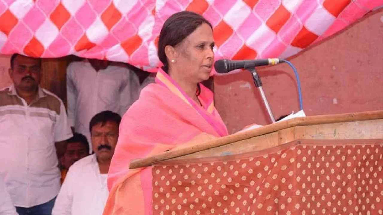 Shevgaon Vidhan Sabha 2024 : मोनिका राजळे यांना मोठा धक्का, शेवगाव पाथर्डी मतदार संघात भाजपला मोठं खिंडार Shevgaon Vidhan Sabha 2024 : मोनिका राजळे यांना मोठा धक्का, शेवगाव पाथर्डी मतदार संघात भाजपला मोठं खिंडार
