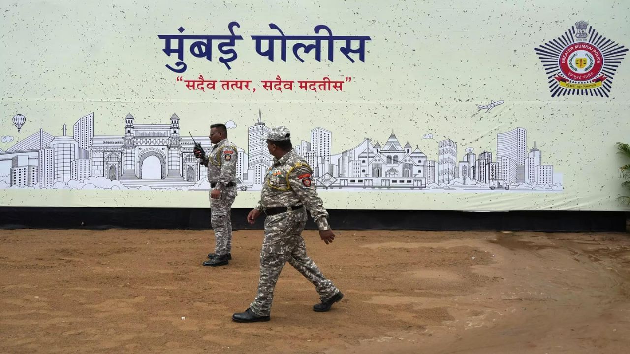 Mumbai Crime: महामुंबईत गुन्हेगारांनी डोके वर काढले, गेल्या काही दिवसांतील गोळीबाराची पाचवी घटना, वाचा A टू Z माहिती Mumbai Crime: महामुंबईत गुन्हेगारांनी डोके वर काढले, गेल्या काही दिवसांतील गोळीबाराची पाचवी घटना, वाचा A टू Z माहिती