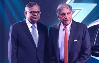 Ratan Tata : बॉस असा असावा, जेव्हा कर्मचाऱ्याला वाचविण्यासाठी विमान उड्डाण करायला निघाले होते रतन टाटा