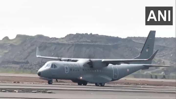 Navi Mumbai AirPort : नवी मुंबई विमानतळाच्या धावपट्टीची चाचणी यशस्वी; हवाई दलाच्या विमानांची उंच भरारी Navi Mumbai AirPort : नवी मुंबई विमानतळाच्या धावपट्टीची चाचणी यशस्वी; हवाई दलाच्या विमानांची उंच भरारी