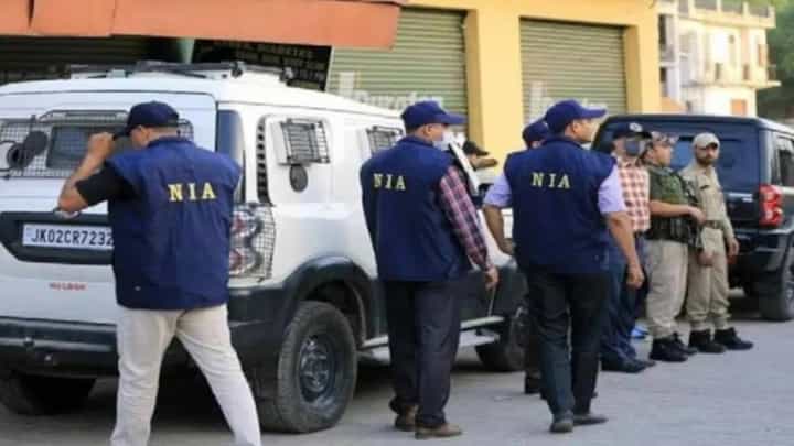 महाराष्ट्रात 3 ठिकाणी NIA आणि ATS ची संयुक्त कारवाई, तरूणांना घेतलं ताब्यात महाराष्ट्रात 3 ठिकाणी NIA आणि ATS ची संयुक्त कारवाई, तरूणांना घेतलं ताब्यात