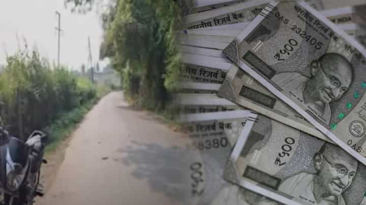 लोकांना रस्त्यावर सापडताय 500 रूपयांच्या नोटा, निवडणुकांच्या पार्श्वभूमीवर रस्त्यावर पैसे दिसल्याने चर्चांना उधाण लोकांना रस्त्यावर सापडताय 500 रूपयांच्या नोटा, निवडणुकांच्या पार्श्वभूमीवर रस्त्यावर पैसे दिसल्याने चर्चांना उधाण