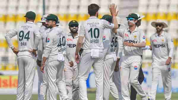 PAK vs ENG : दुसऱ्या कसोटीसाठी पाकिस्तानच्या प्लेइंग 11 ची घोषणा, बाबरच्या जागी 1 सामना खेळलेला खेळाडू