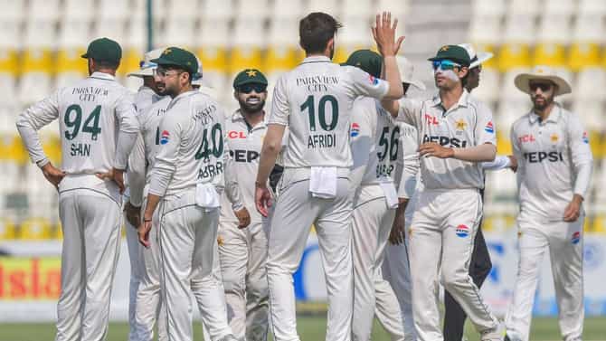 PAK vs ENG : दुसऱ्या कसोटीसाठी पाकिस्तानच्या प्लेइंग 11 ची घोषणा, बाबरच्या जागी 1 सामना खेळलेला खेळाडू
