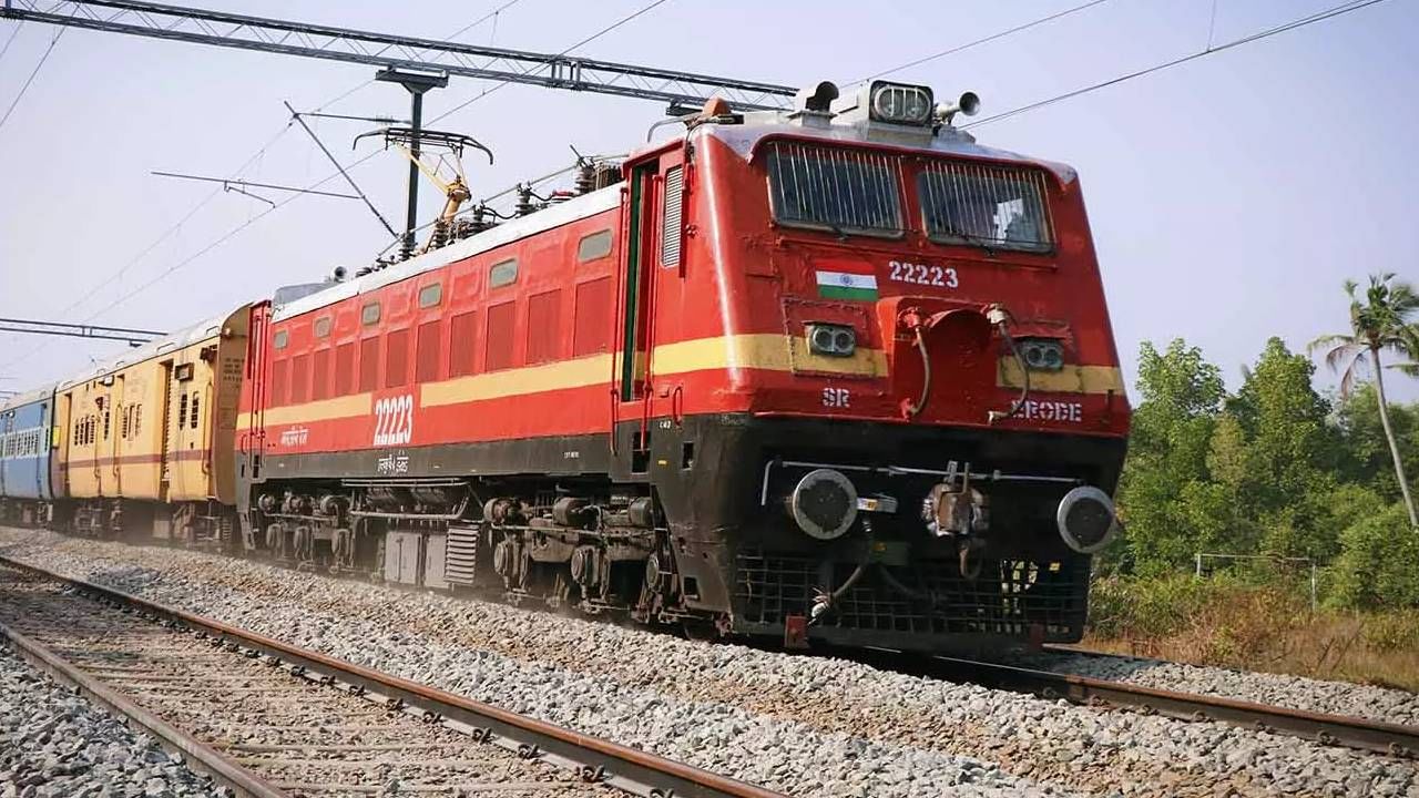 konkanrailway.com या साईटवर जाऊन आपण आपण भरती प्रक्रियेसाठी आरामात अर्ज ही करू शकतात. तिथेच आपल्याला भरती प्रक्रियेची सविस्तर माहिती ही आरामात मिळेल. 