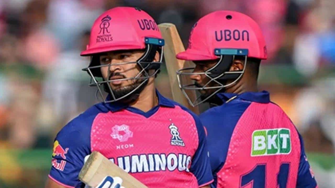 राजस्थान रॉयल्सने आपल्या रिटेन केलेल्या खेळाडूंची नावं जाहीर केली आहे. राजस्थानने संजू सॅमसन, यशस्वी जयस्वाल, रियान पराग, ध्रुव जुरेल, शिमरन हेटमायर या कॅप्ड प्लेयर्संना रिटेने केलं आहे. तर संदीप शर्माला अनकॅप्ड प्लेयर म्हणून रिटेन केलं आहे.