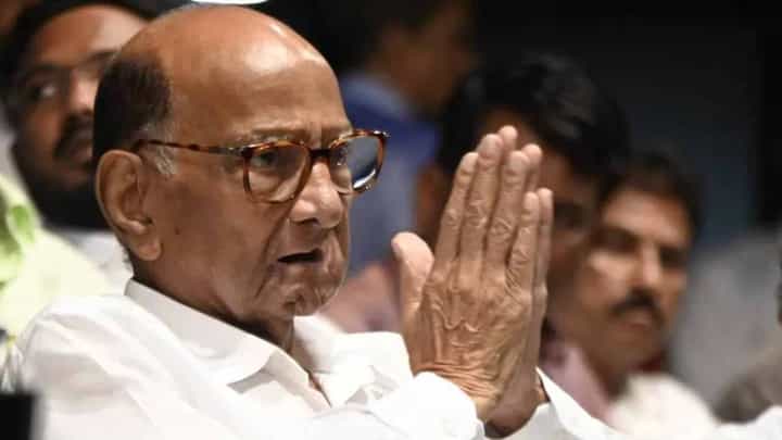 पवारांच्या गोविंदबागेत दिवाळी पाडवा, शरद पवारांचे आशीर्वाद घेण्यासाठी राष्ट्रवादीच्या कार्यकर्त्यांची रिघ पवारांच्या गोविंदबागेत दिवाळी पाडवा, शरद पवारांचे आशीर्वाद घेण्यासाठी राष्ट्रवादीच्या कार्यकर्त्यांची रिघ