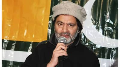 आता मी तर पक्का गांधीवादी; शस्त्र तर 30 वर्षांपूर्वीच खाली ठेवली, जम्मू-काश्मीरमधील दहशतवाद्याचे शपथपत्र, अनेकांनी लावला डोक्याला हात