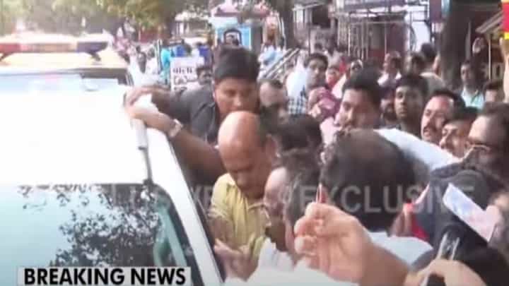 'एकच वादा अजित दादा', अजित पवारांचे समर्थक हट्टाला पेटले, बारामतीत ताफा अडवत काय केली मागणी? 'एकच वादा अजित दादा', अजित पवारांचे समर्थक हट्टाला पेटले, बारामतीत ताफा अडवत काय केली मागणी?