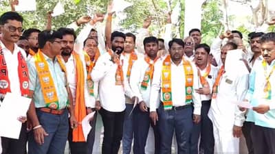 तब्बल 500 कार्यकर्त्यांचा राजीनामा, भाजपात नाराजीनाट्य, अकोल्यातून कार्यकर्त्यांचा वाहनांचा ताफा नांदेडकडे रवाना