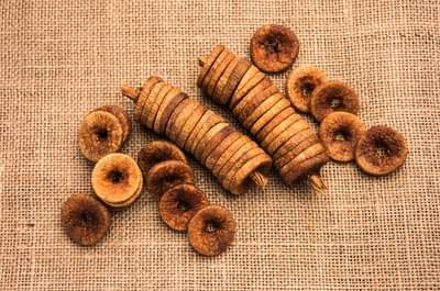 सकाळी उपाशी पोटी पाण्यात भिजवलेले अंजीर खाण्याचे फायदे काय ?