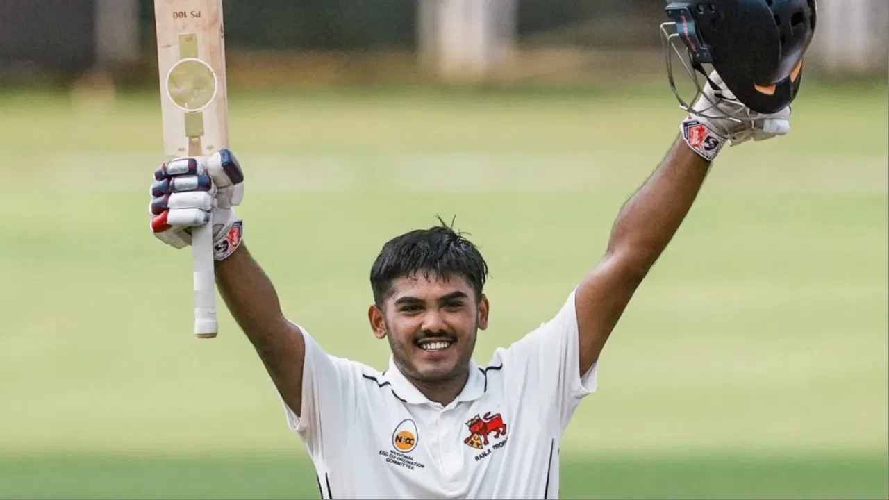 Ranji Trophy : सरफराजच्या भावाच्या अपघातामुळे मुंबईच्या टीममध्ये नशिबाने संधी मिळालेल्या 12 वी च्या मुलाची कमाल, थेट...