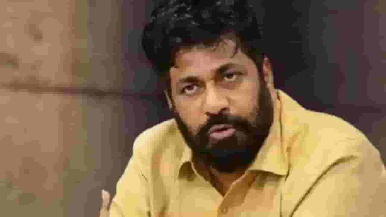 'एकाने बायकोला तर दुसऱ्याने बाबूला उमेदवारी दिली', बच्चू कडूंचा निशाणा नेमका कोणावर?