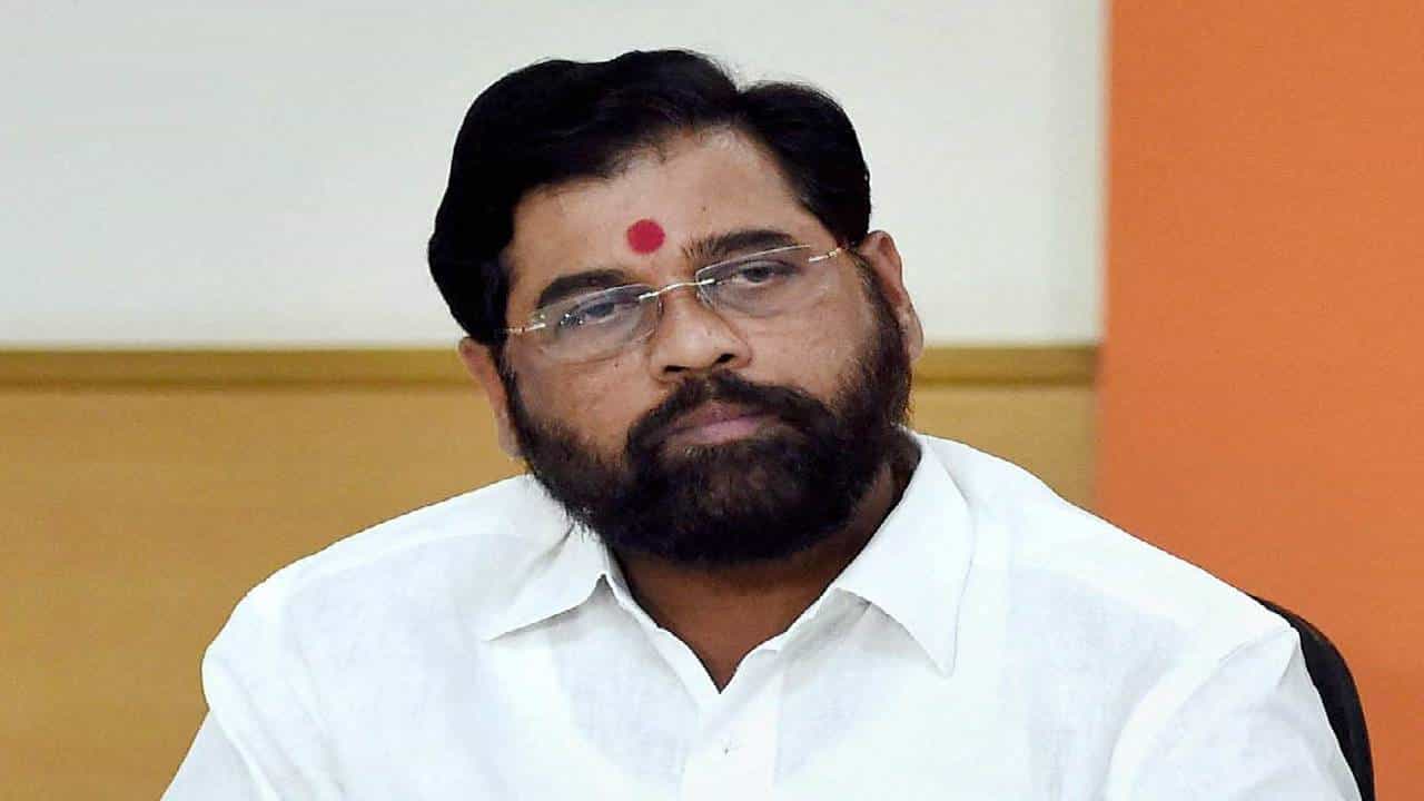 Eknath Shinde Shivsena : एकनाथ शिंदेंच्या शिवसेनेच्या उमेदवाराच्या वाहनावर गोळीबार, नेमकं काय झालं? कुठे घडली घटना?