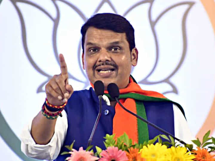 'रक्ताच्या नात्याने कुणाचा वारसा येत नाही तर...', फडणवीसांकडून शिंदेंच्या विजयाचा विश्वास व्यक्त 'रक्ताच्या नात्याने कुणाचा वारसा येत नाही तर...', फडणवीसांकडून शिंदेंच्या विजयाचा विश्वास व्यक्त