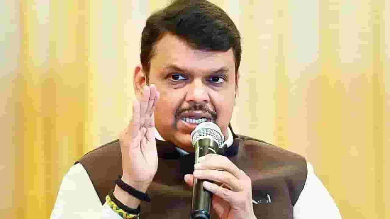 Devendra Fadnavis : महायुतीचा मुख्यमंत्रीपदाचा चेहरा कोण? देवेंद्र फडणवीस स्पष्टच म्हणाले, 'मी शर्यतीत....' Devendra Fadnavis : महायुतीचा मुख्यमंत्रीपदाचा चेहरा कोण? देवेंद्र फडणवीस स्पष्टच म्हणाले, 'मी शर्यतीत....'