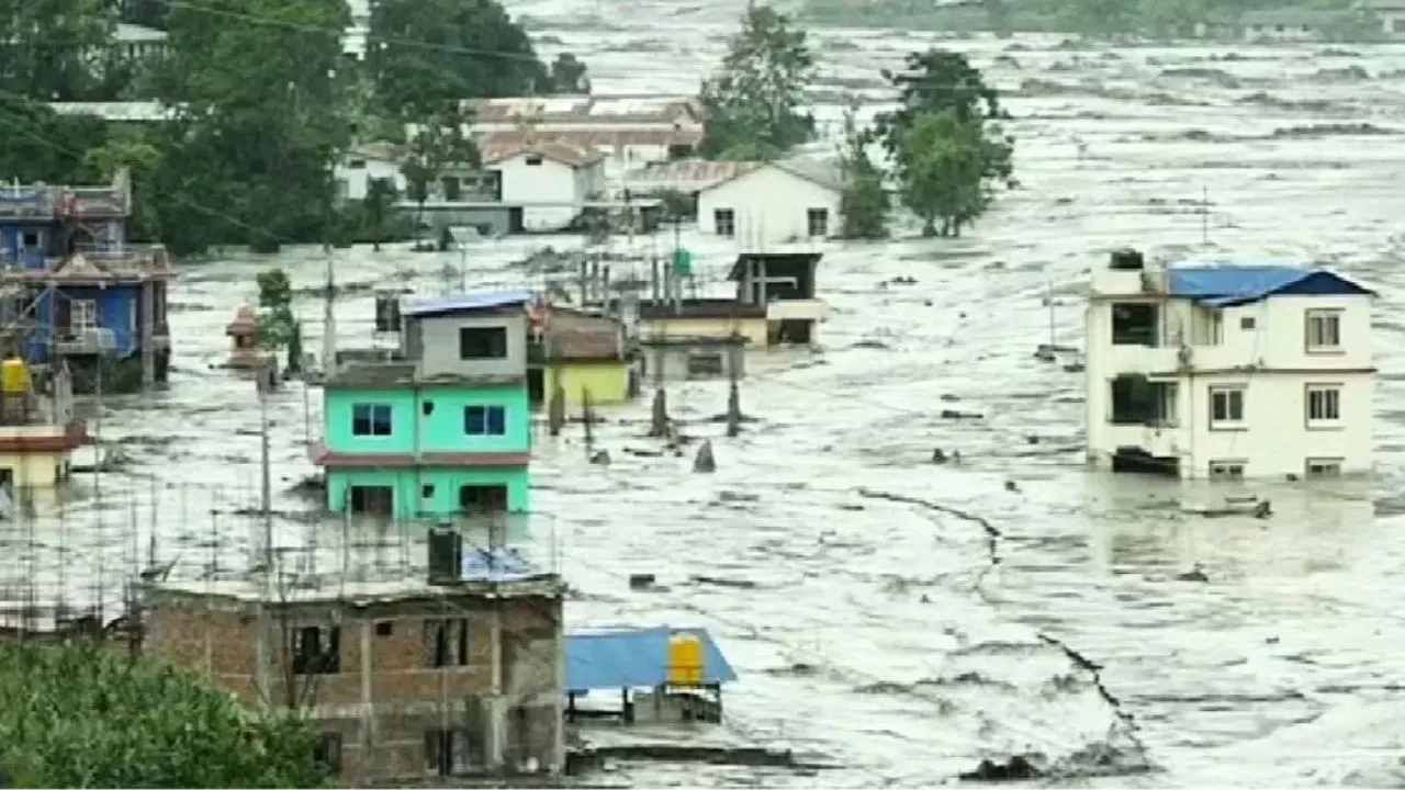 सौदीच KS रिलीफ ही जगातील सर्वात मोठी सामाजिक कार्यासाठी मदत करणारी संघटना आहे. ही मदत घेणारा पाकिस्तान पाचवा मोठा लाभार्थी देश आहे. मागच्या काही वर्षात पाकिस्तानने भीषण पूर संकटांचा सामना केलाय. आर्थिक संकटात अडकलेल्या पाकिस्तानला यातून बाहेर येणं शक्य नाहीय. त्यामुळे त्यांना सौदी अरेबियाच्या मदतीची आवश्यकता आहे. 