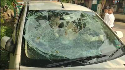 साईड देण्यावरुन वाद, भरधाव कारने दुचाकीला ठोकलं, आईसह 3 वर्षीय लेकीचा मृत्यू