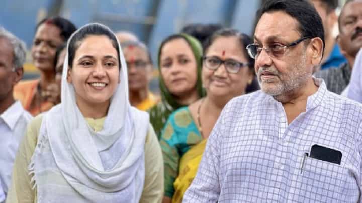 नवाब मलिकांच्या लेकीविरूद्ध 'या' प्रसिद्ध अभिनेत्रीचा पती निवडणुकीच्या रिंगणात, कुठं होणार तगडी टक्कर? नवाब मलिकांच्या लेकीविरूद्ध 'या' प्रसिद्ध अभिनेत्रीचा पती निवडणुकीच्या रिंगणात, कुठं होणार तगडी टक्कर?