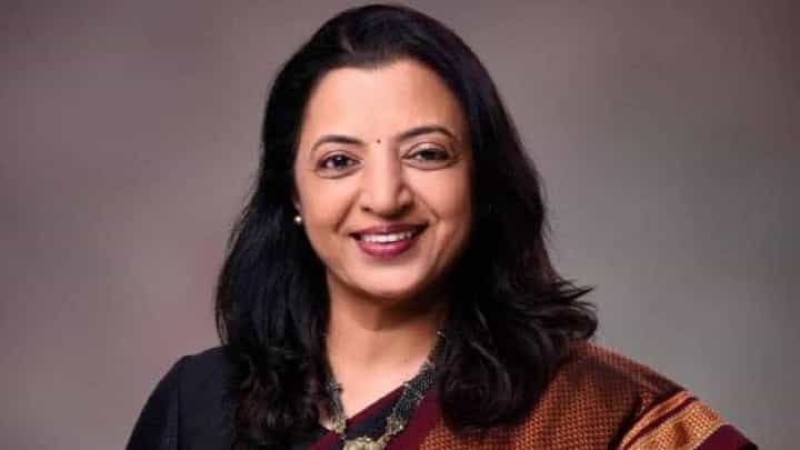 अयोध्येत कारसेवा करणारी महिला नेता विधानपरिषदेत, मनिषा कायंदेंनी घेतली आमदारकीची शपथ अयोध्येत कारसेवा करणारी महिला नेता विधानपरिषदेत, मनिषा कायंदेंनी घेतली आमदारकीची शपथ