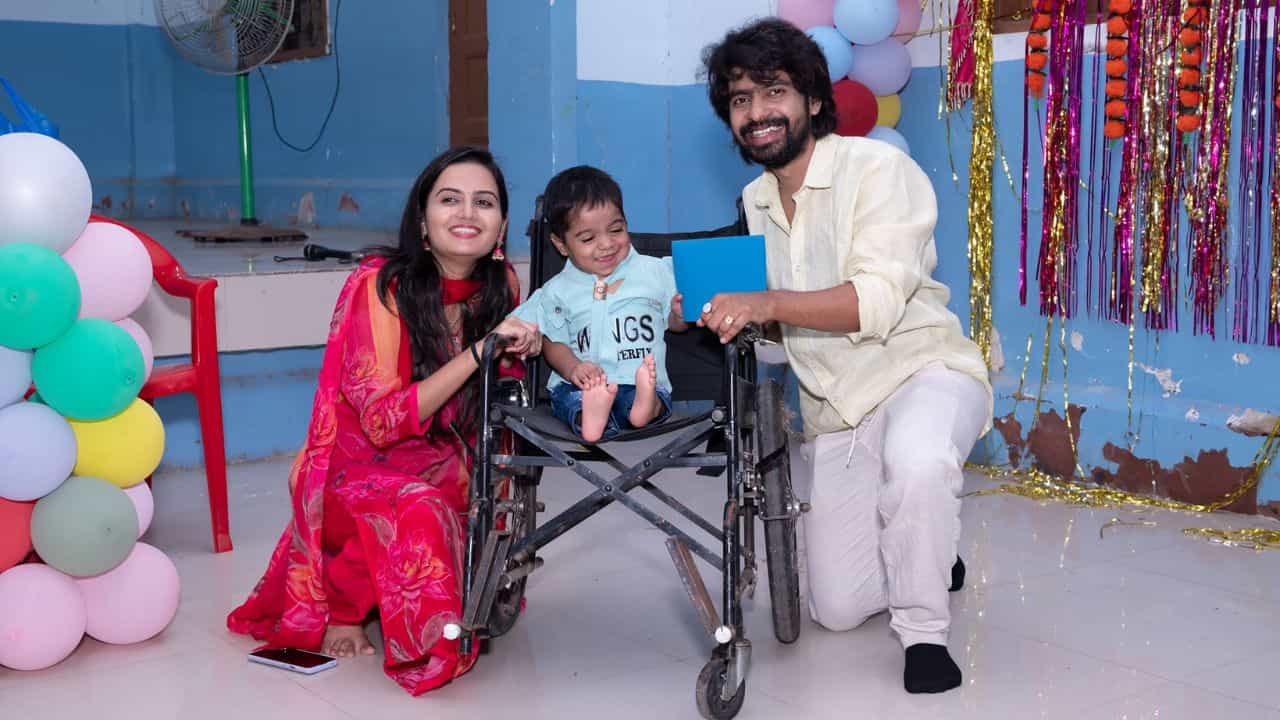 मराठी कलाकर हे जितके कलेत पारंगत आहेत, तितकेच ते माणूस म्हणूनही ग्रेट आहेत. अनेक मराठी कलाकारांच्या वागण्या-बोलण्यातूनही ते जाणवतं. मराठी कलाकारांच्या चांगल्या वागणुकीमुळे चाहते देखील त्यांच्यावर जीव ओवाळून टाकावा इतकं प्रेम करतात. 'टाईमपास' चित्रपट फेम प्रथमेश परब याने असंच एक सामाजिक भान जपणारं काम करुन समाजापुढे नवा आदर्श घालून दिला आहे.